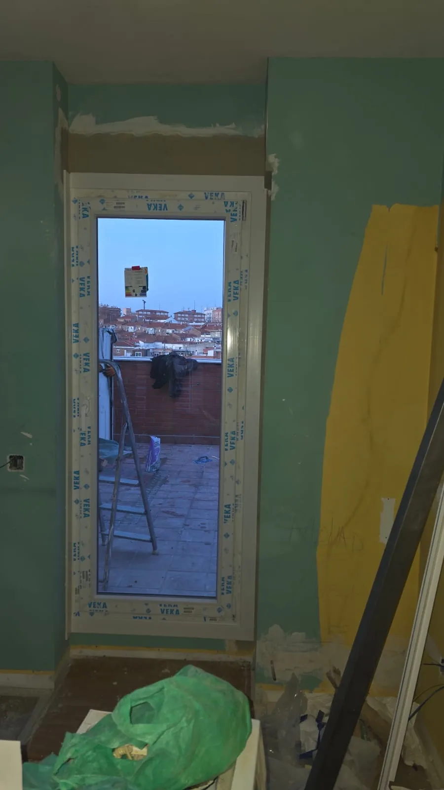 Instalación de ventanas de PVC y aluminio de alta eficiencia térmica - v 6
